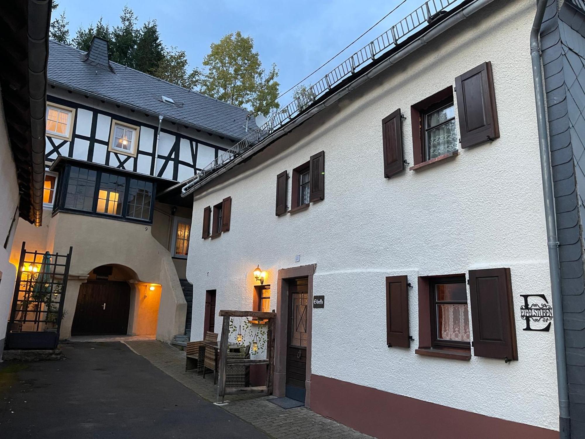 Ferienhaus Eifelstuben Mit Charme - Bauernstube Vulkaneifel - Naehe See Und Burgruine Ulmen Exterior photo