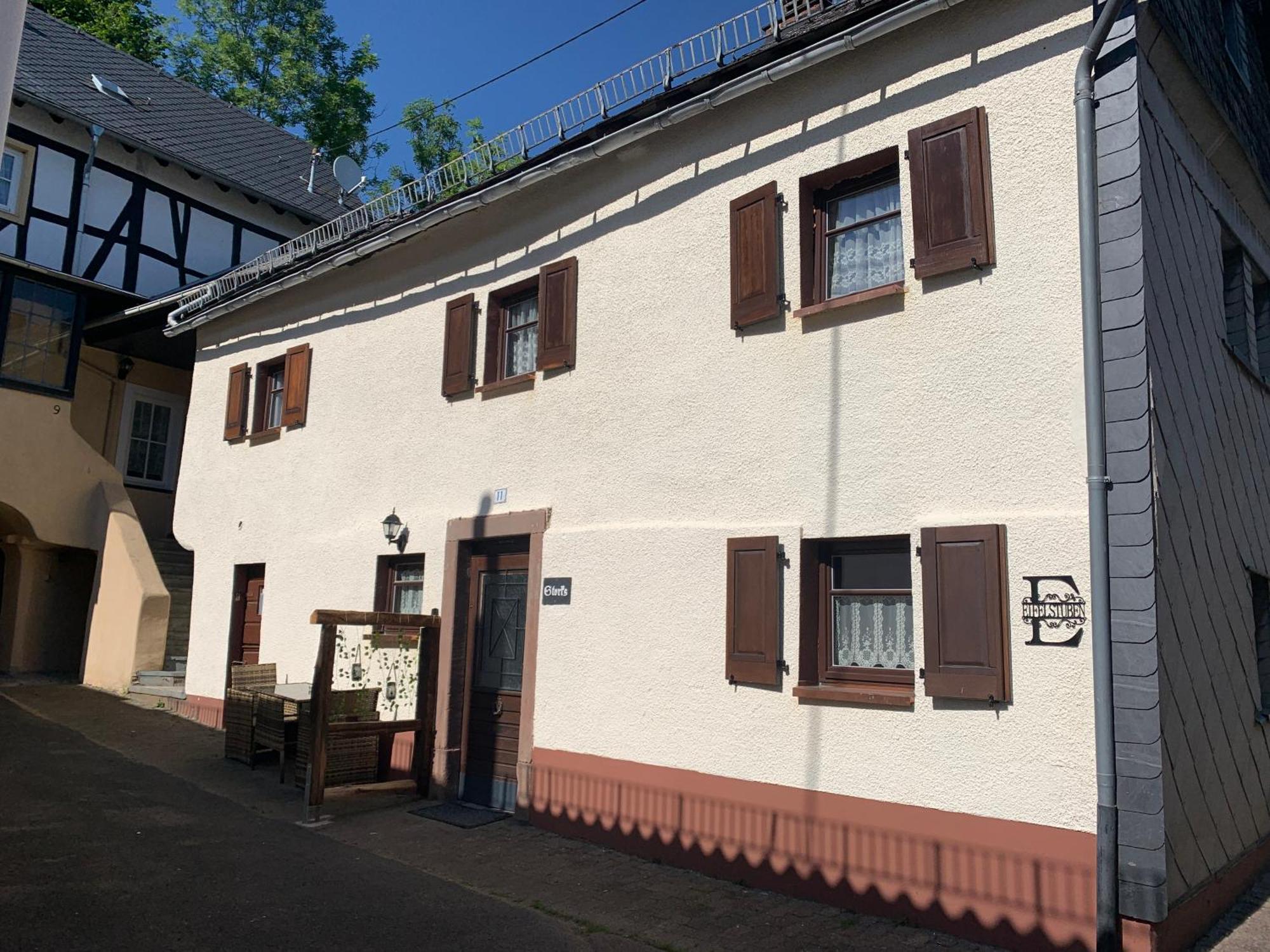 Ferienhaus Eifelstuben Mit Charme - Bauernstube Vulkaneifel - Naehe See Und Burgruine Ulmen Exterior photo